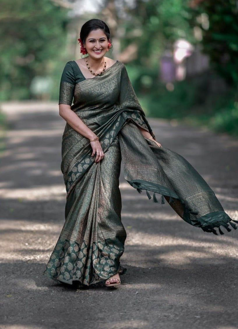 Elegant Green Soft Silk Saree with Jacquard Work