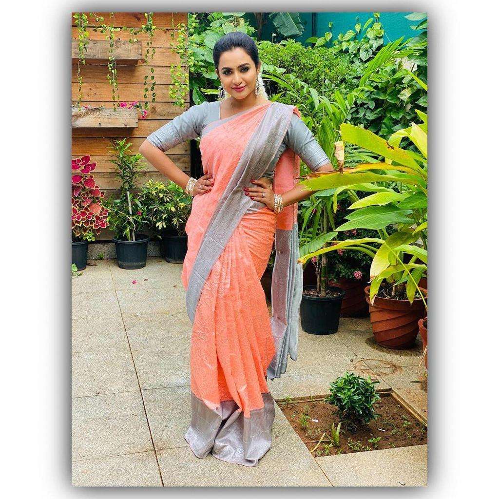 Gorgeous Pink Soft Silk Saree With Unequalled Blouse Piece