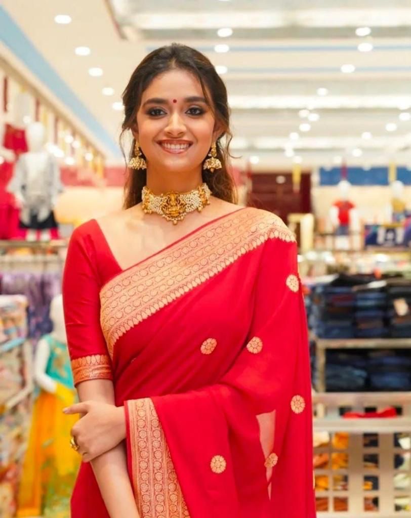 Pretying Red Soft Silk Saree With Mind-blowing Blouse Piece