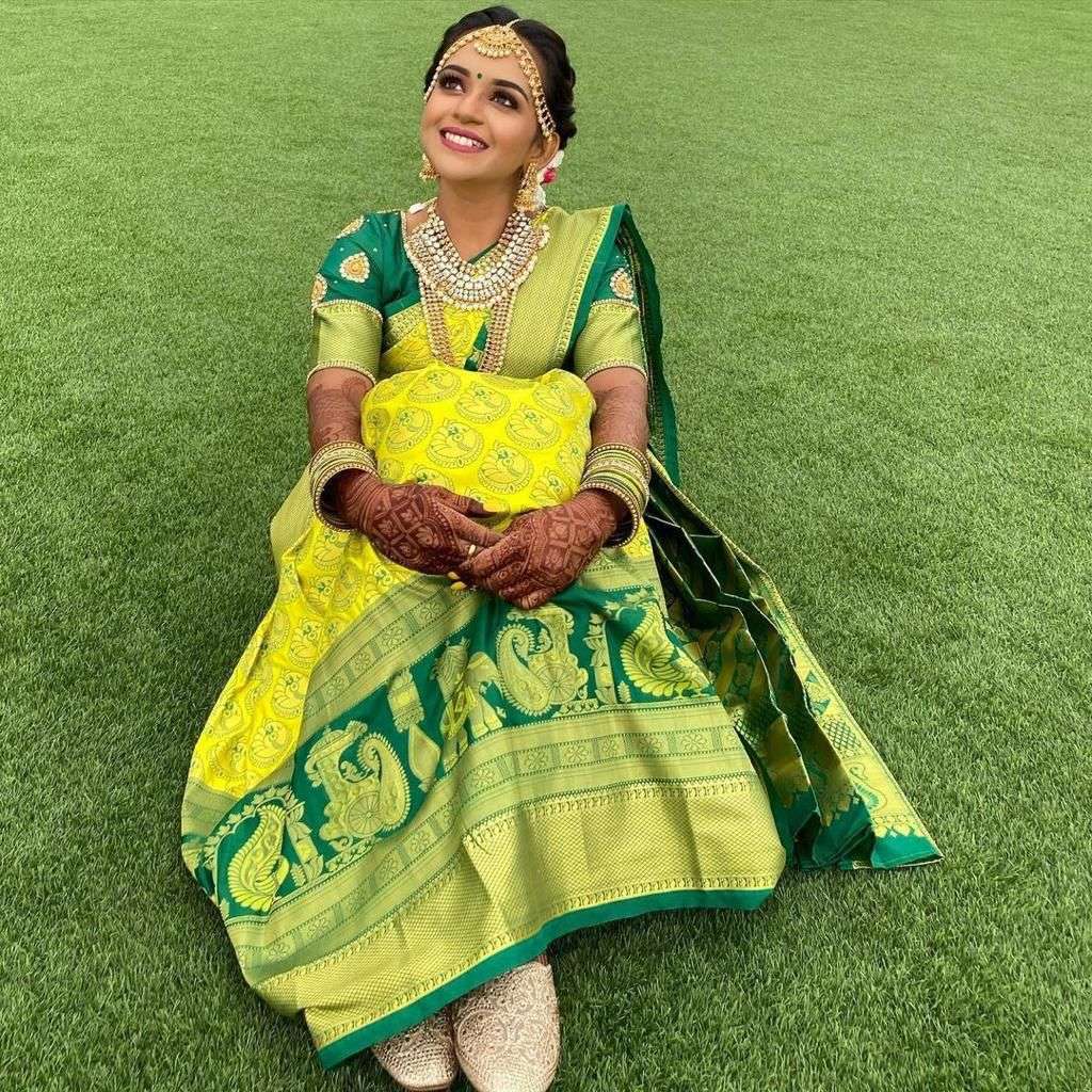 Dazzling Yellow Banarasi Silk Saree With Alluring Blouse Piece