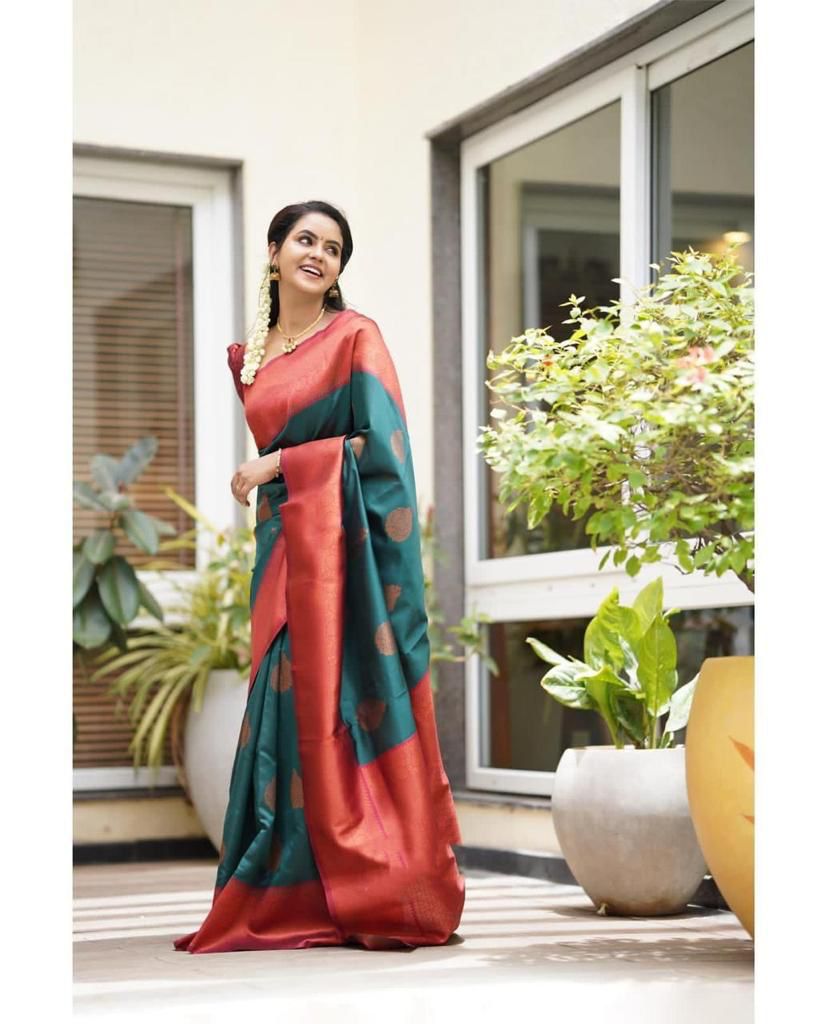 Engrossing Rama Banarasi Silk Saree With Unique Blouse Piece