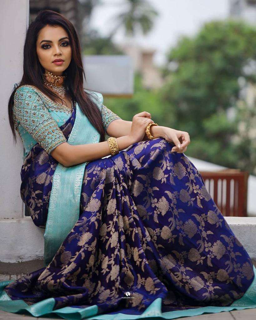 Attractive Blue Banarasi Silk Saree With Gorgeous Blouse Piece