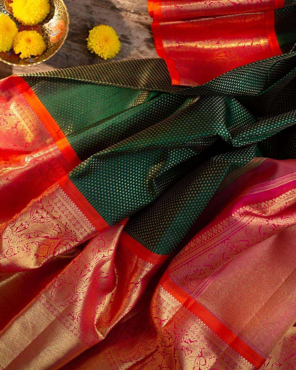 Charming Green Soft Silk Saree With Snazzy Blouse Piece