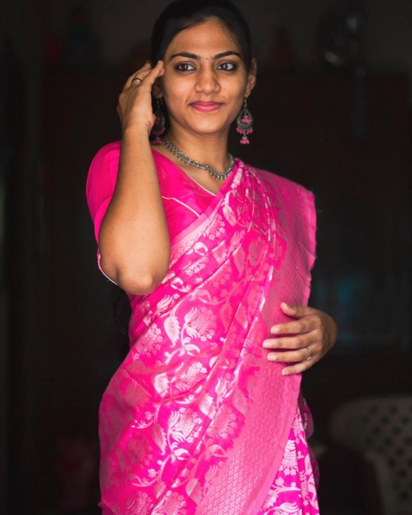 Ravishing Pink Soft Silk Saree With Thrilling Blouse Piece