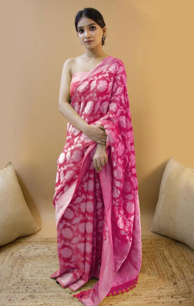 Ravishing Pink Soft Silk Saree With Thrilling Blouse Piece