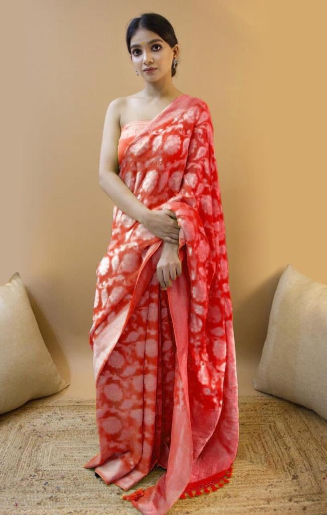 Graceful Red Soft Silk Saree With Exquisite Blouse Piece