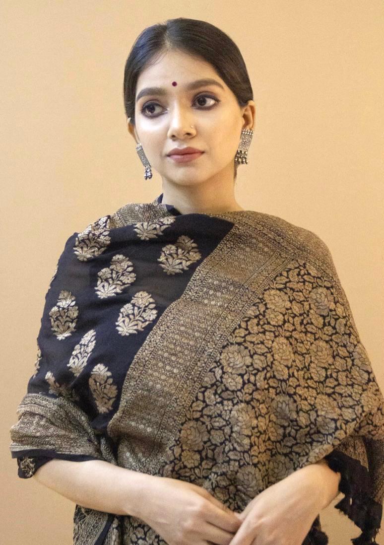 Graceful Black Soft Silk Saree With Extravagant Blouse Piece