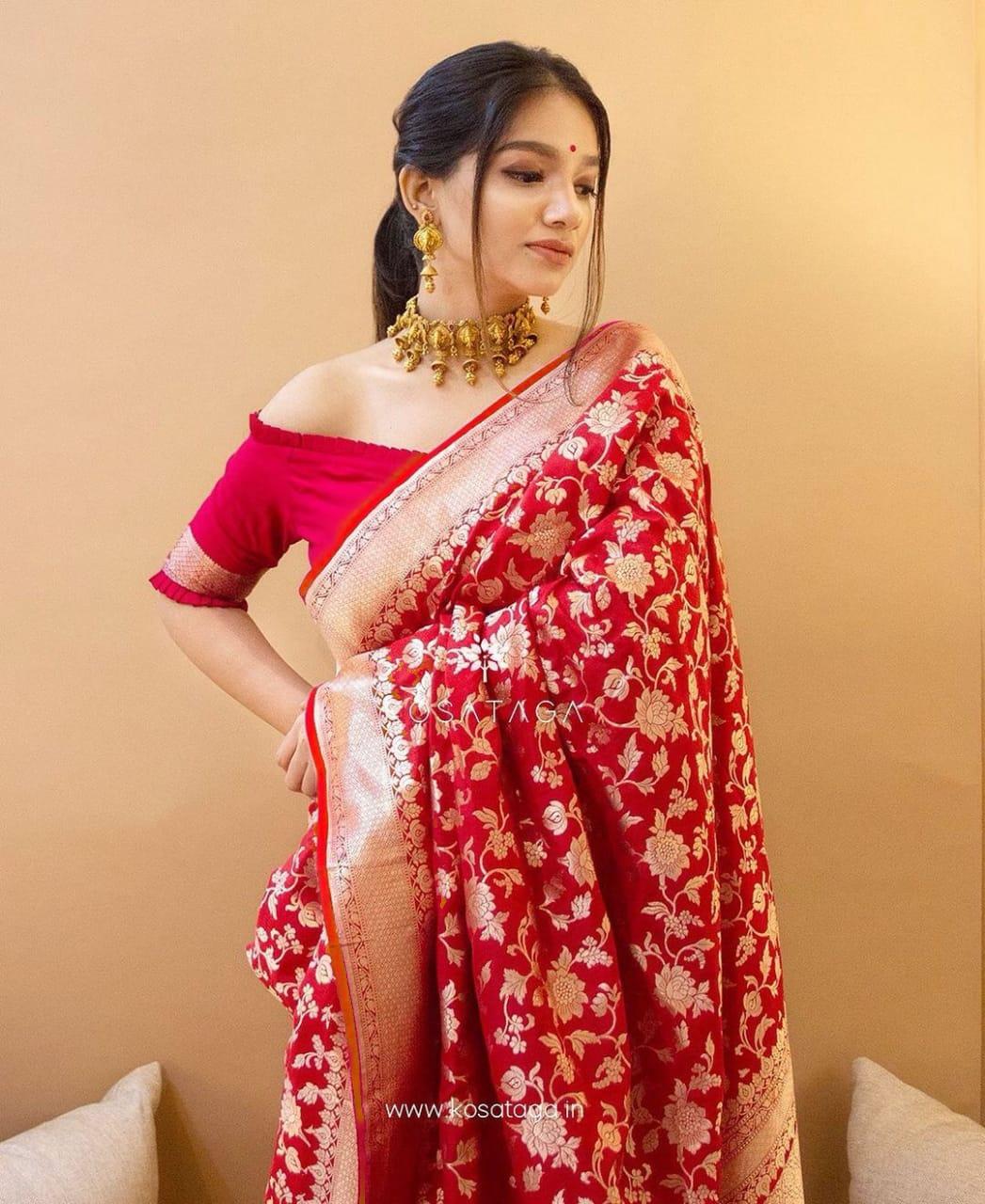 Engaging Red Banarasi Silk Saree With Mellifluous Blouse Piece