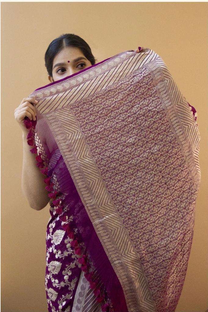 Appealing Purple Soft Silk Saree With Majesty Blouse Piece