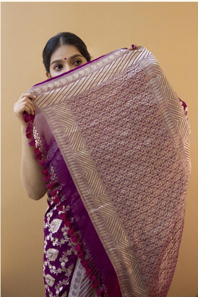 Appealing Purple Soft Silk Saree With Majesty Blouse Piece