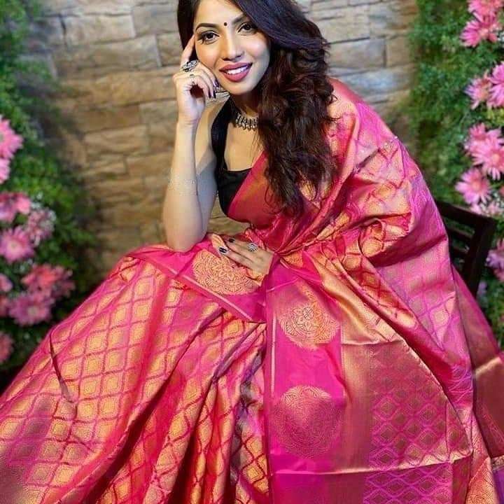 Fetching Pink Soft Silk Saree With Beautiful Blouse Piece