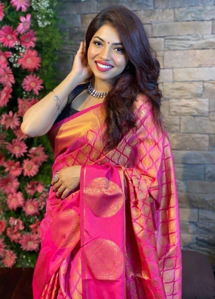 Fetching Pink Soft Silk Saree With Beautiful Blouse Piece