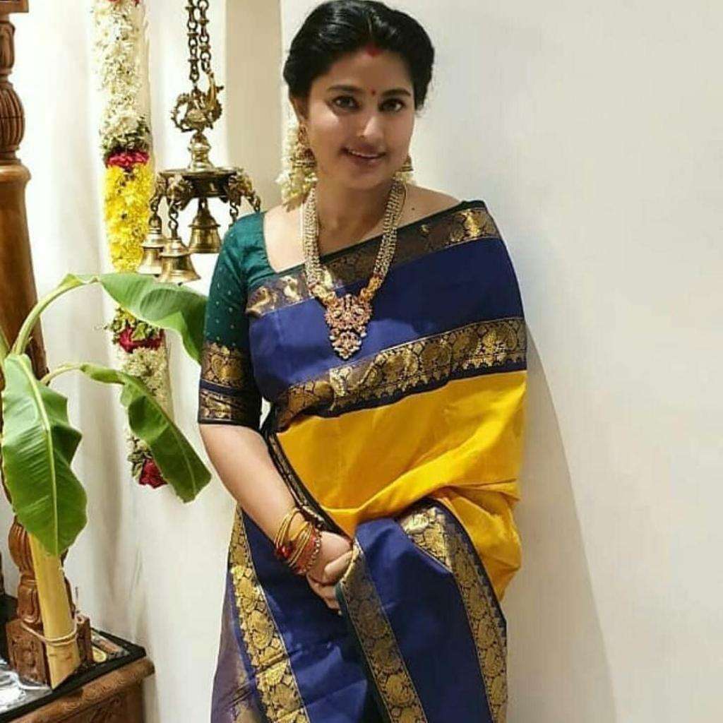 Charismatic Yellow Banarasi Silk Saree With Splendorous Blouse Piece