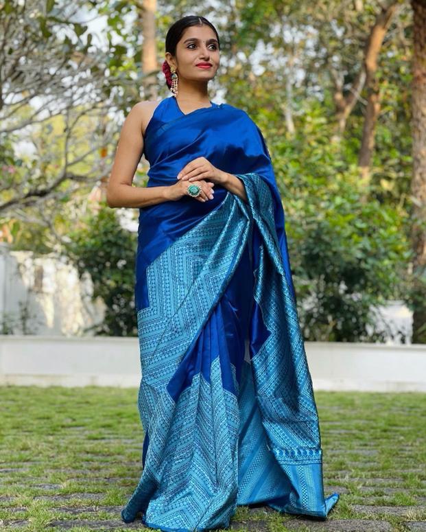 Handsome Blue Soft Silk Saree With Ethnic Blouse Piece