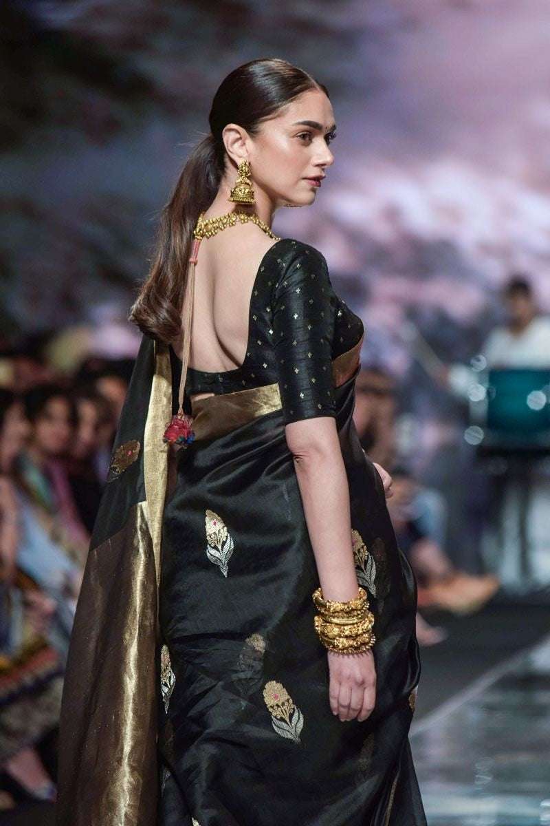 Irresistible Black Cotton Silk Saree With Vintage Design Blouse Piece