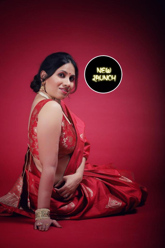 Adorable Red Banarasi Silk Saree With Elegant Blouse Piece