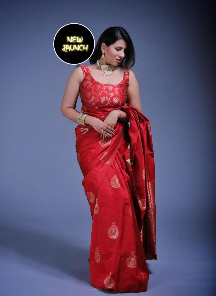 Adorable Red Banarasi Silk Saree With Elegant Blouse Piece