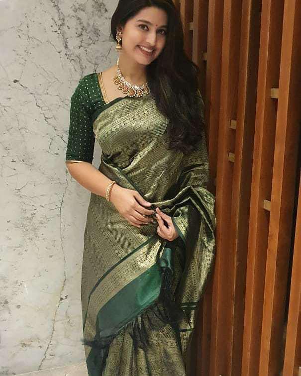 Enamoring Green Kanjivaram Silk Saree With Attractive Blouse Piece
