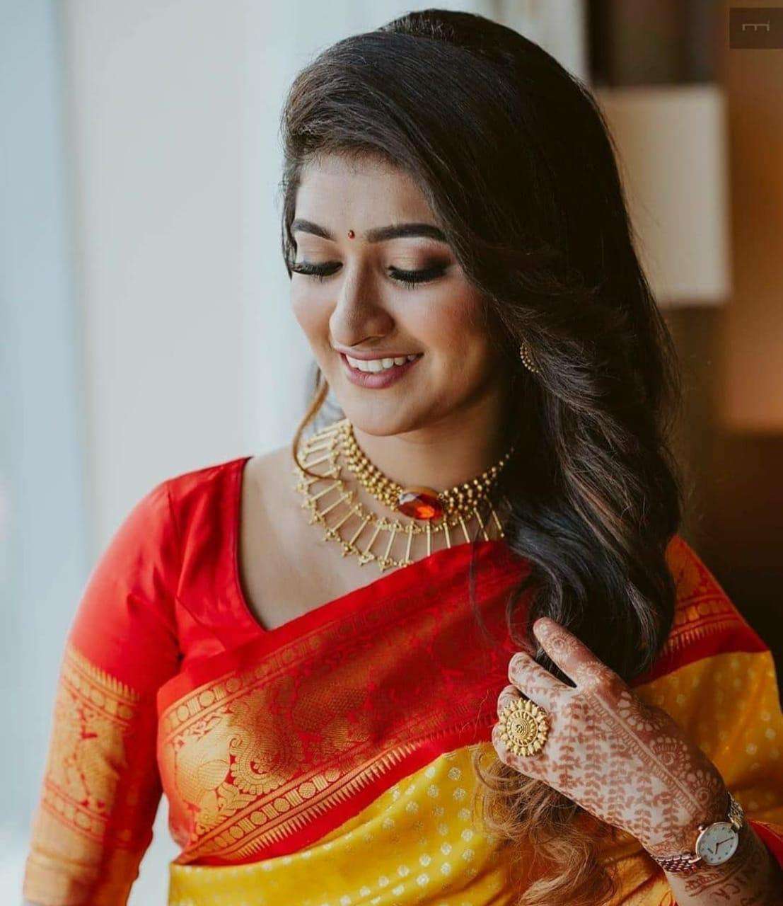 Pleasing Yellow Banarasi Silk Saree With Striking Blouse Piece