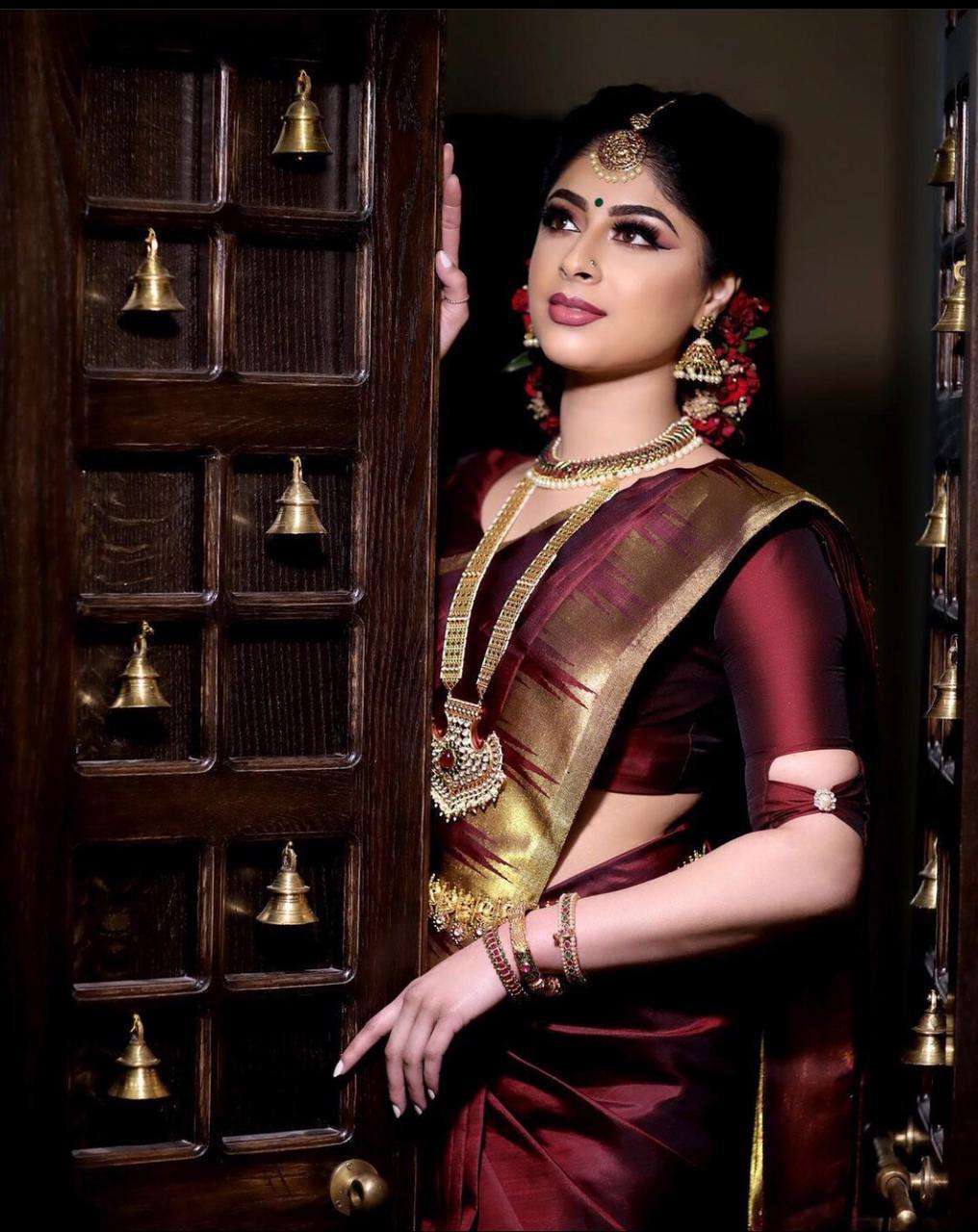 Irresistible Maroon Soft Silk Saree With Ethnic Blouse Piece