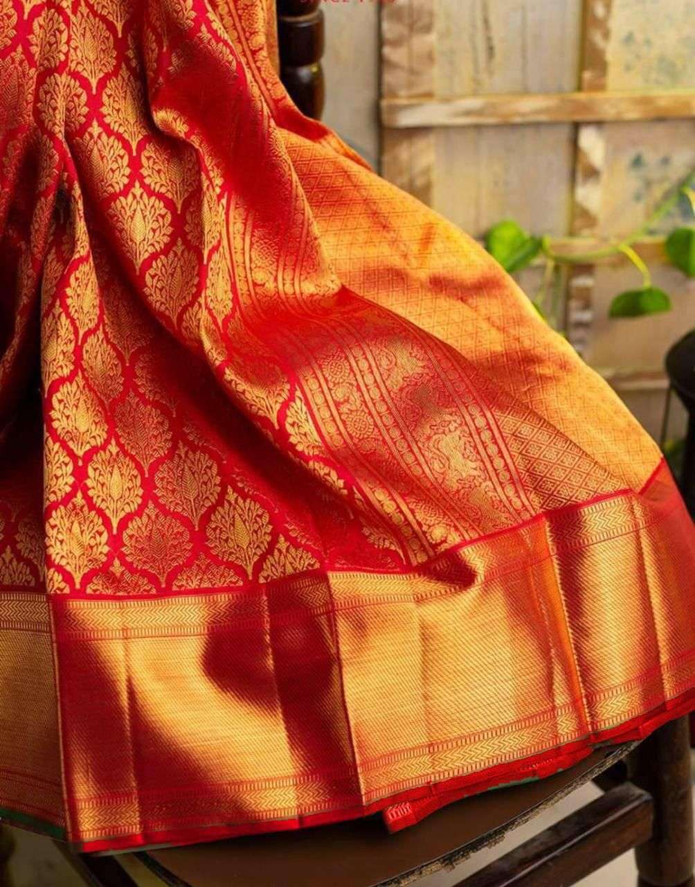 Marvelous Red Kanjivaram Silk Saree With Elegant Blouse Piece