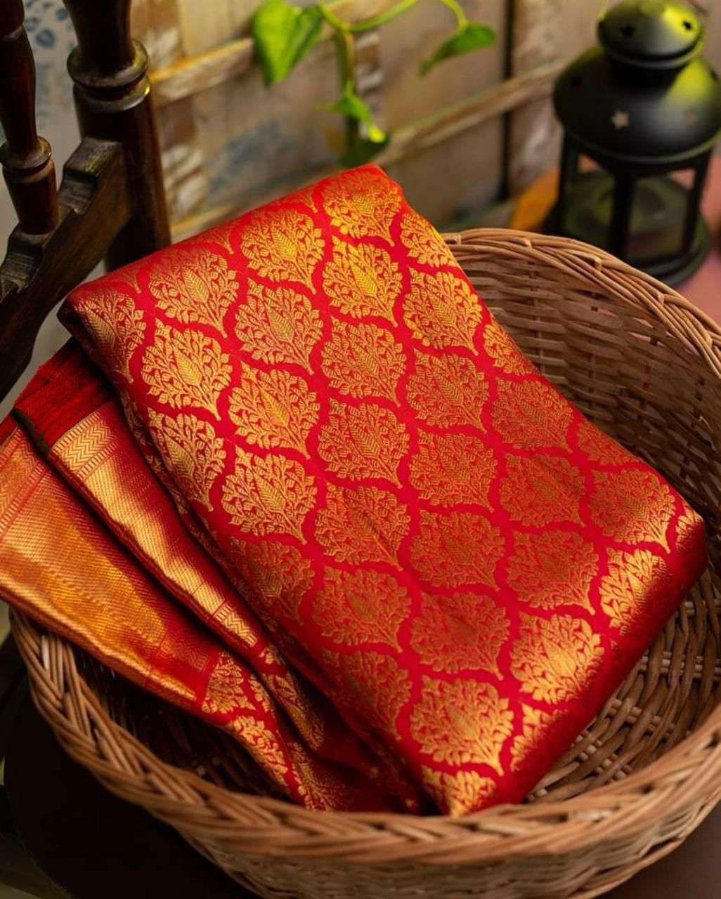Marvelous Red Kanjivaram Silk Saree With Elegant Blouse Piece