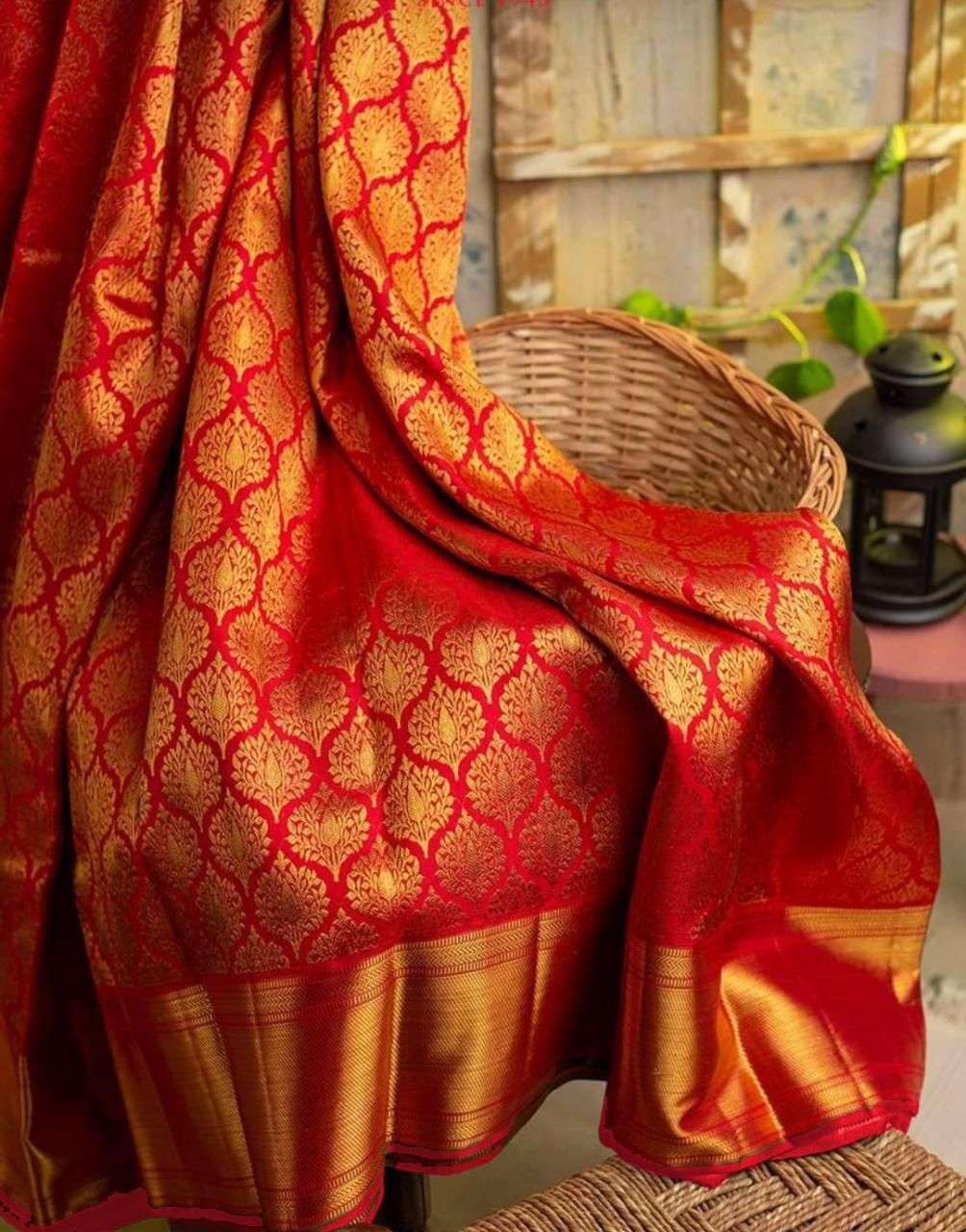 Marvelous Red Kanjivaram Silk Saree With Elegant Blouse Piece