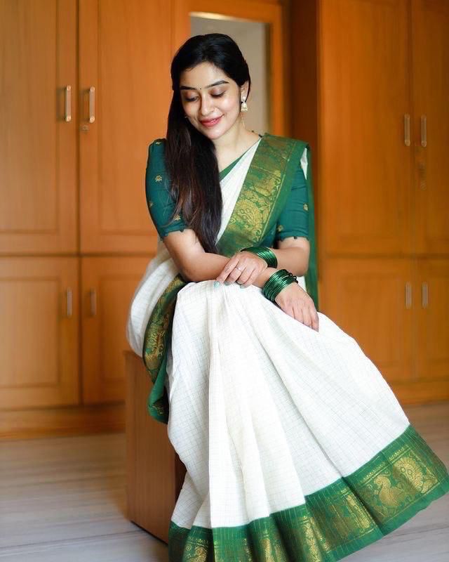 Scintilla Off White Banarasi Silk Saree With Trendy Blouse Piece