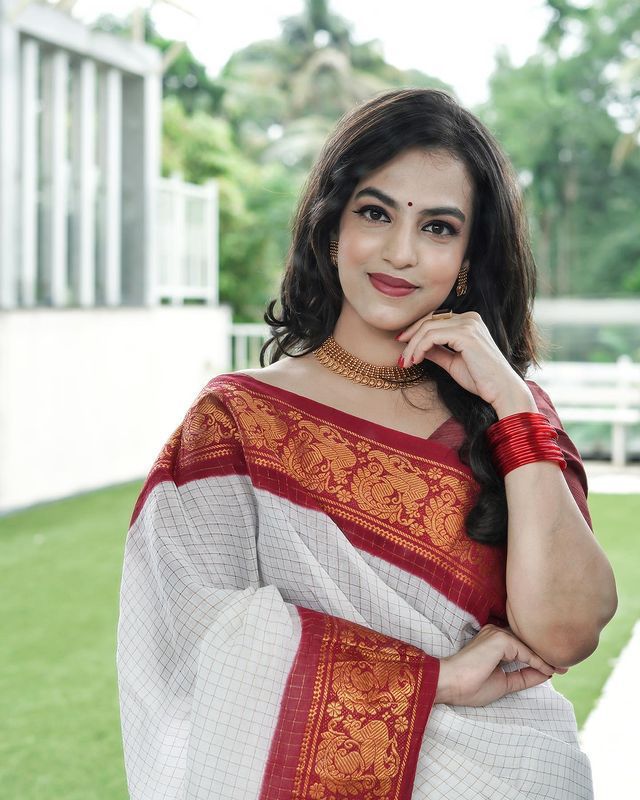 Deserving Off White Banarasi Silk Saree With Demesne  Blouse Piece