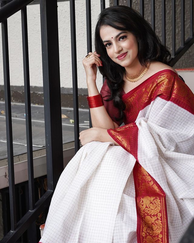 Deserving Off White Banarasi Silk Saree With Demesne  Blouse Piece