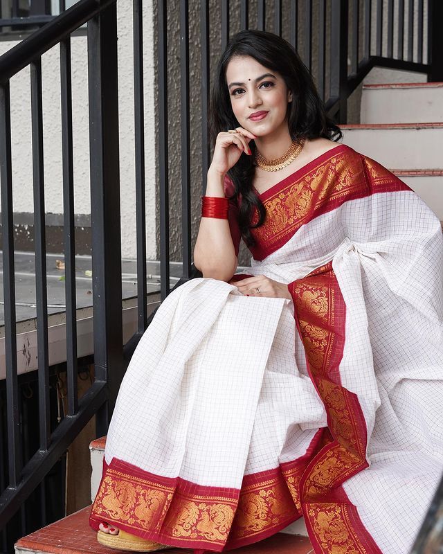 Deserving Off White Banarasi Silk Saree With Demesne  Blouse Piece