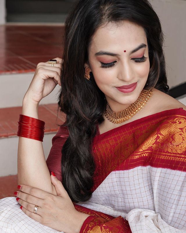 Deserving Off White Banarasi Silk Saree With Demesne  Blouse Piece