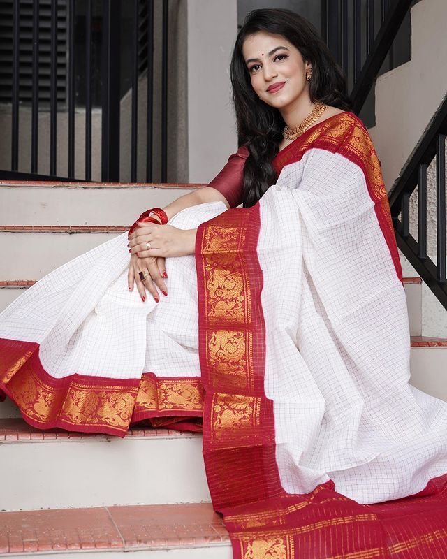 Deserving Off White Banarasi Silk Saree With Demesne  Blouse Piece