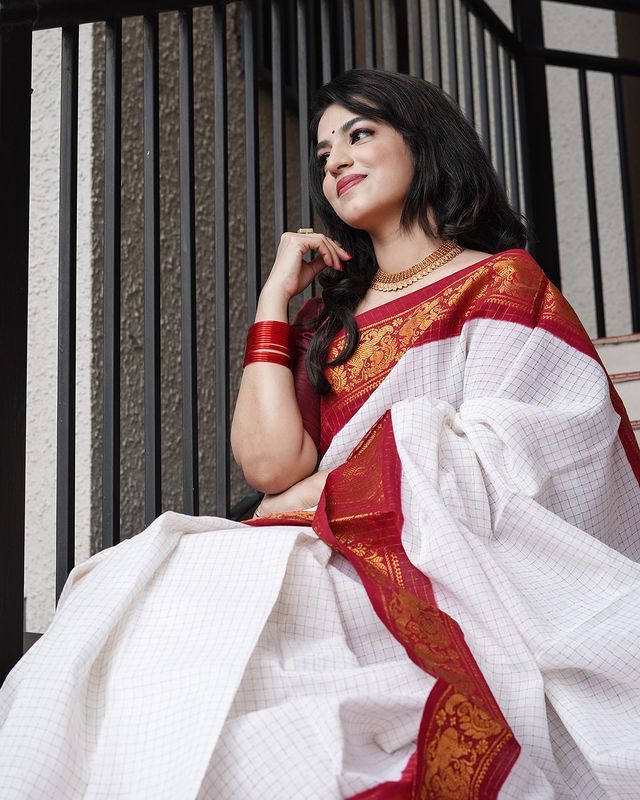 Deserving Off White Banarasi Silk Saree With Demesne  Blouse Piece