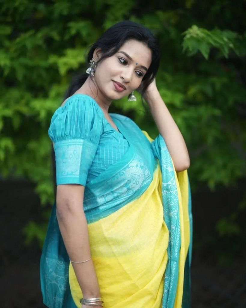 Ebullience Yellow Banarasi Silk Saree With Trendy Blouse Piece
