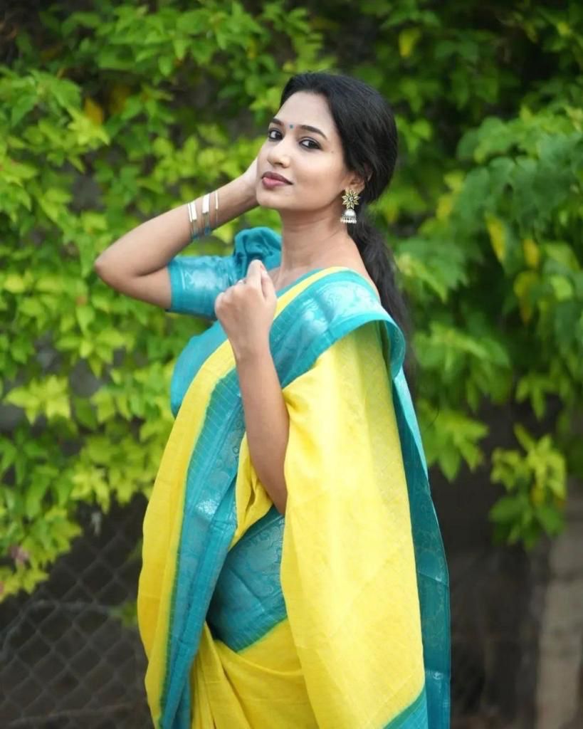 Ebullience Yellow Banarasi Silk Saree With Trendy Blouse Piece
