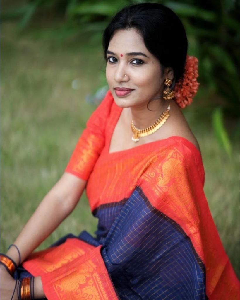 Incredible Navy Blue Banarasi Silk Saree With Smashing Blouse Piece