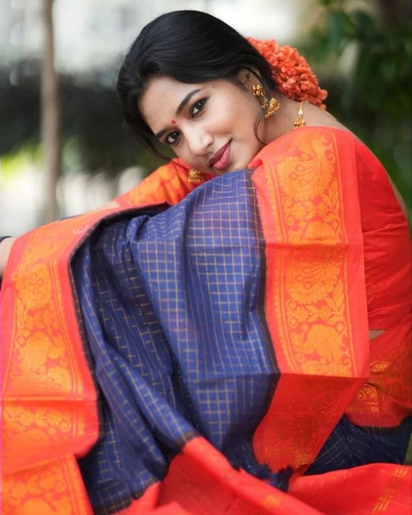 Incredible Navy Blue Banarasi Silk Saree With Smashing Blouse Piece
