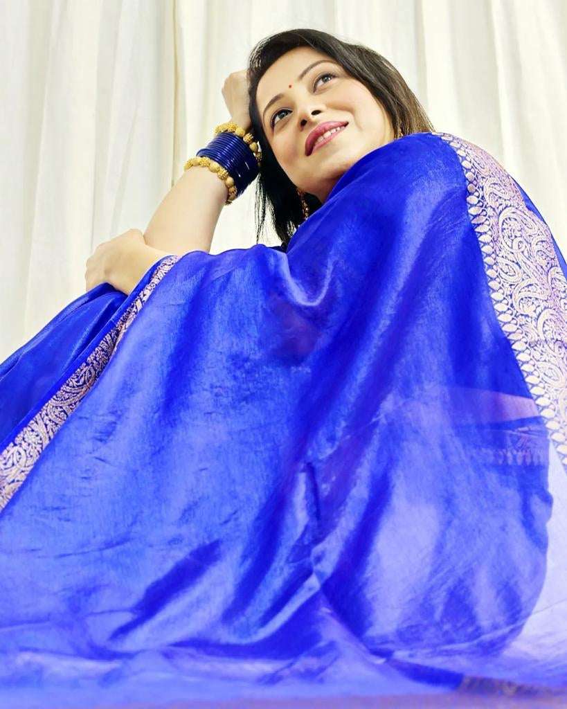 Bewitching Royal Blue Soft Silk Saree With Elegant Blouse Piece