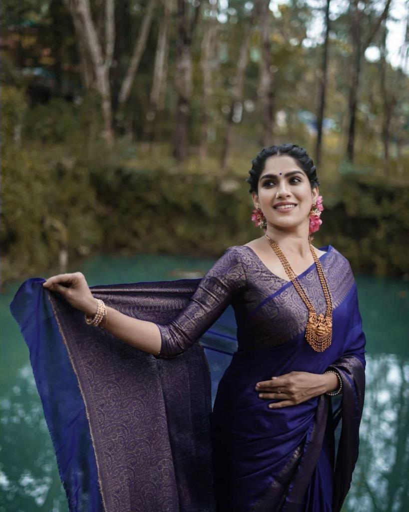 Aesthetic Navy Blue Soft Silk Saree With Admirable Blouse Piece