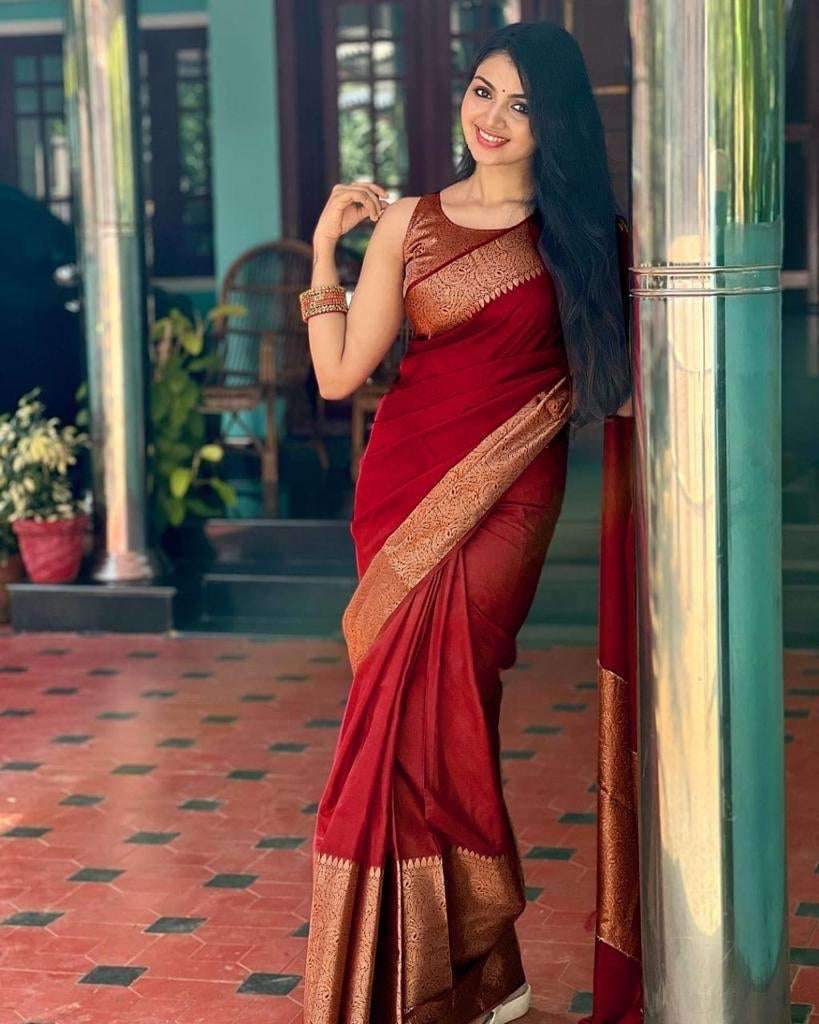 Alluring Red Soft Silk Saree With Sumptuous Blouse Piece