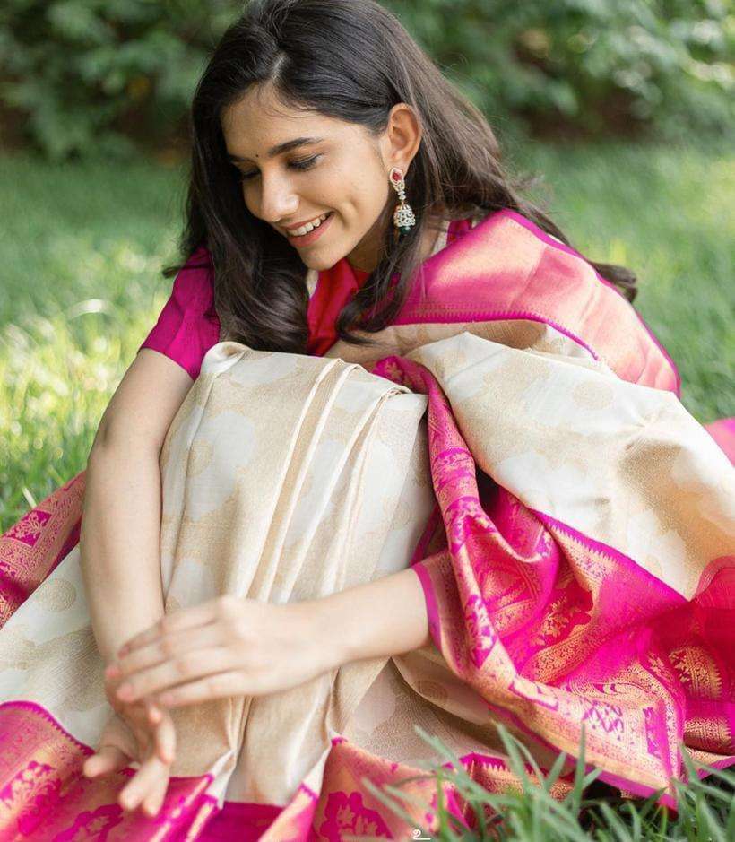 Bewitching Cream Kanjivaram Silk Saree With Enchanting Blouse Piece