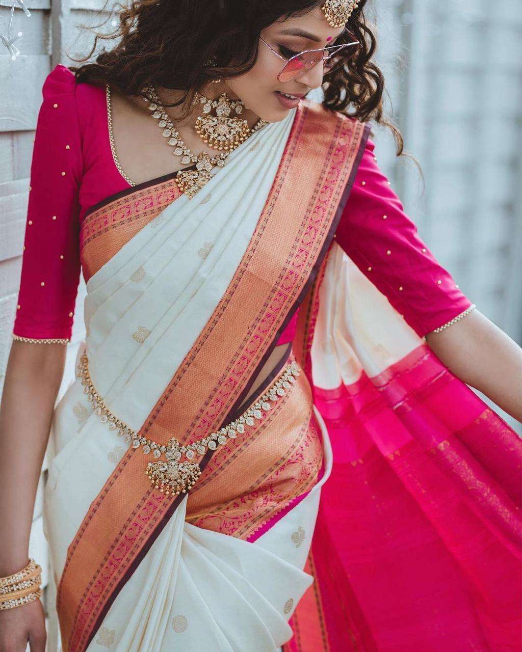 Fascinating White Soft Silk Saree With Opulent Blouse Piece