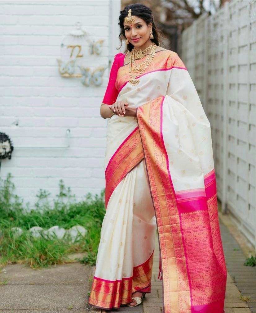 Fascinating White Soft Silk Saree With Opulent Blouse Piece