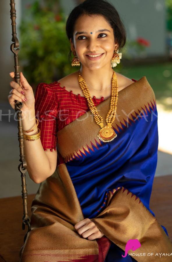 Alluring Blue Soft Silk Saree With Gratifying Blouse Piece