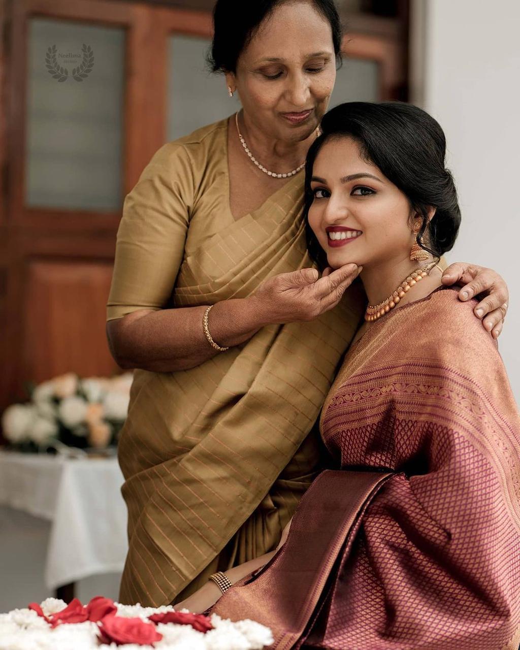 Dreamy Maroon Kanjivaram Silk Saree With Enchanting Blouse Piece