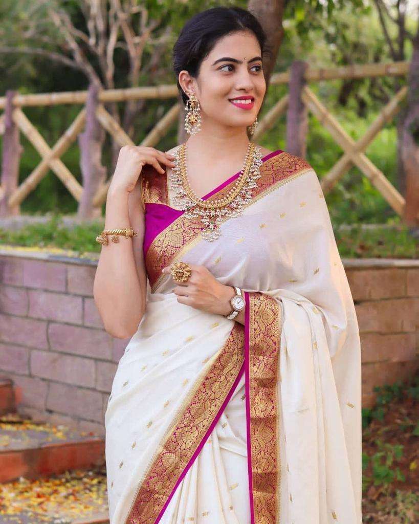 Captivating White Soft Silk Saree With Unique Blouse Piece