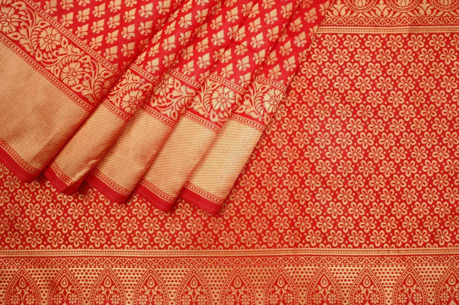 Elegant Red Kanjiravam Silk Saree With Demure Blouse Piece