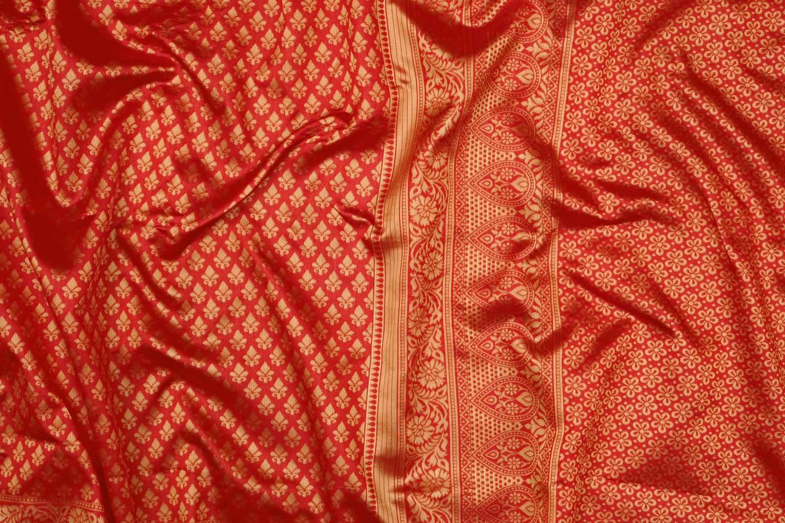 Elegant Red Kanjiravam Silk Saree With Demure Blouse Piece