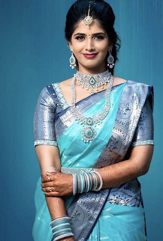 Luxuriant Firozi Banarasi Silk Saree With Stylish Blouse Piece